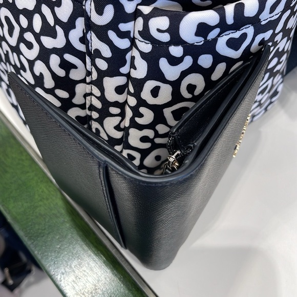 Kate Spade Madison Small Bifold Wallet
Black
NWT - Picture 10 of 16